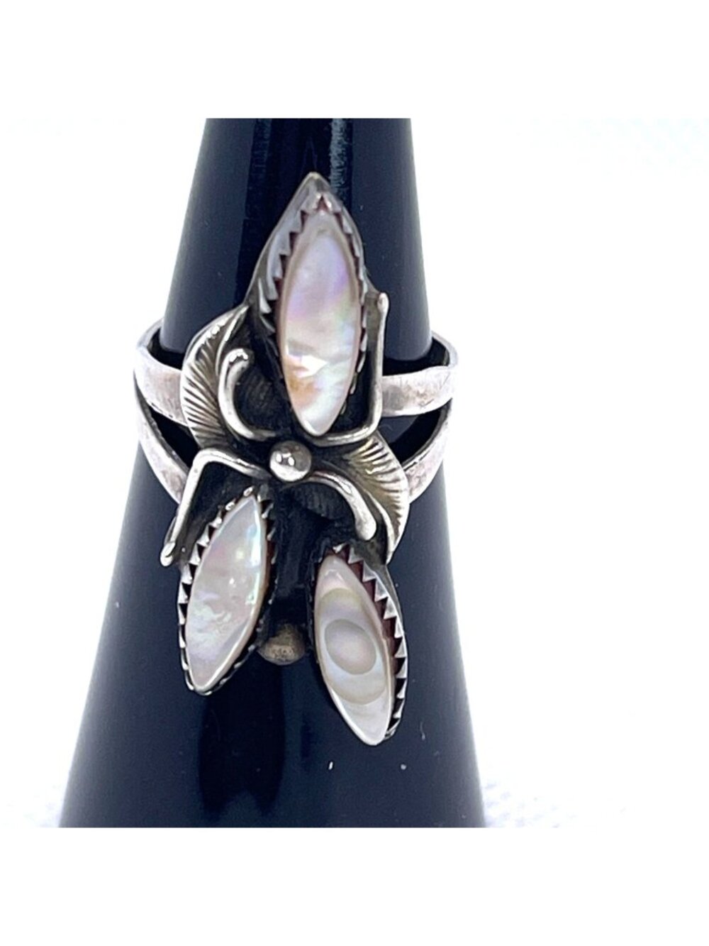 Native American Sterling Silver Mother Of Pearl Ring Statement Signed LW Sz 5.25 - Picture 4 of 16